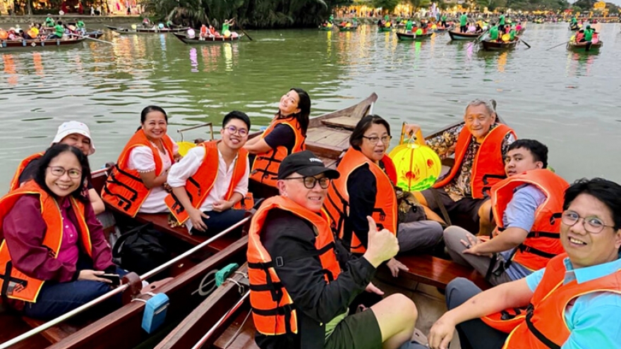 Philippine journalists explain Vietnam’s tourism boom after central Vietnam trip